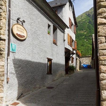 Hostal Aiguamog 萨拉尔杜 外观 照片