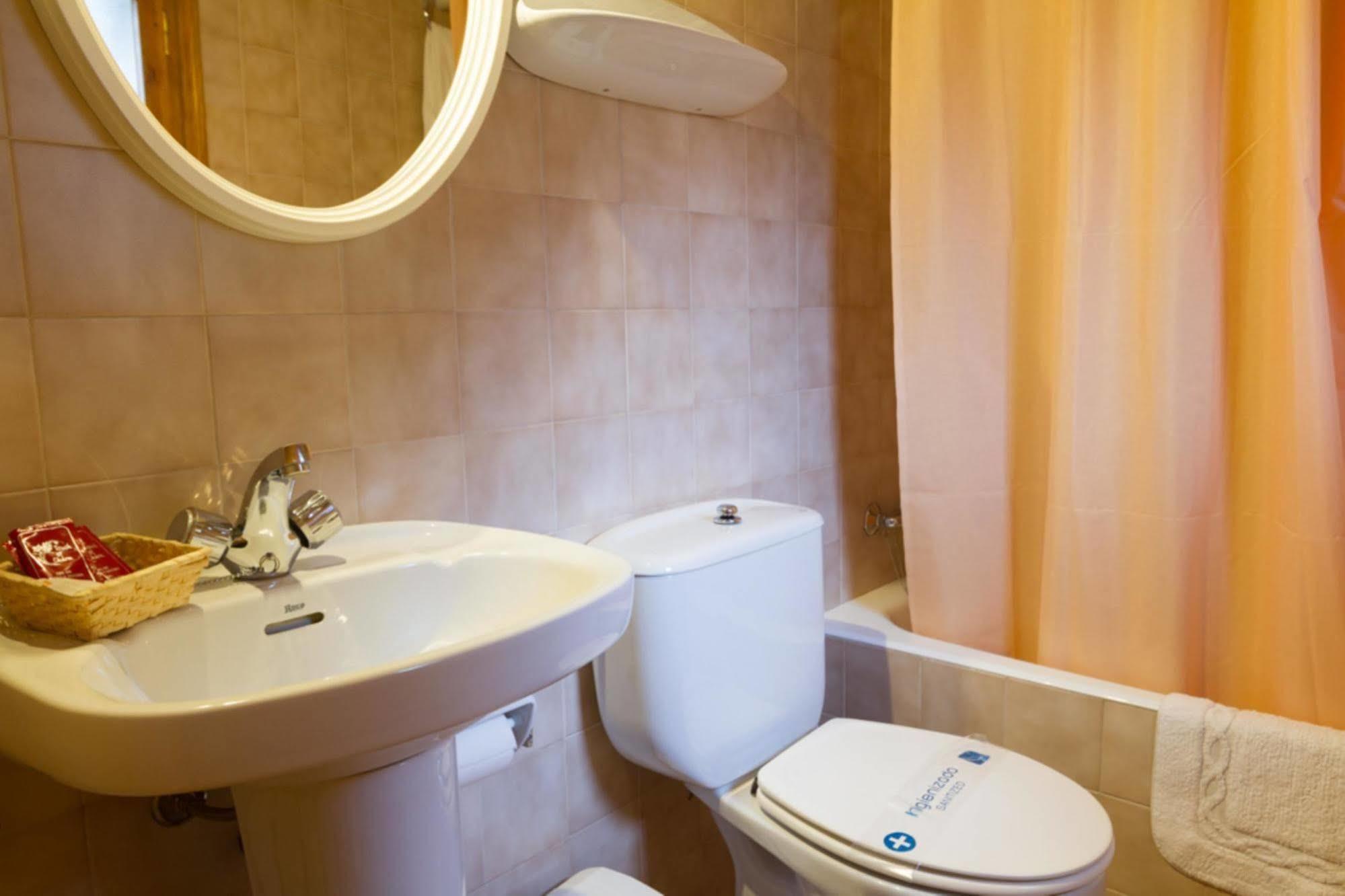 Hostal Aiguamog 萨拉尔杜 外观 照片