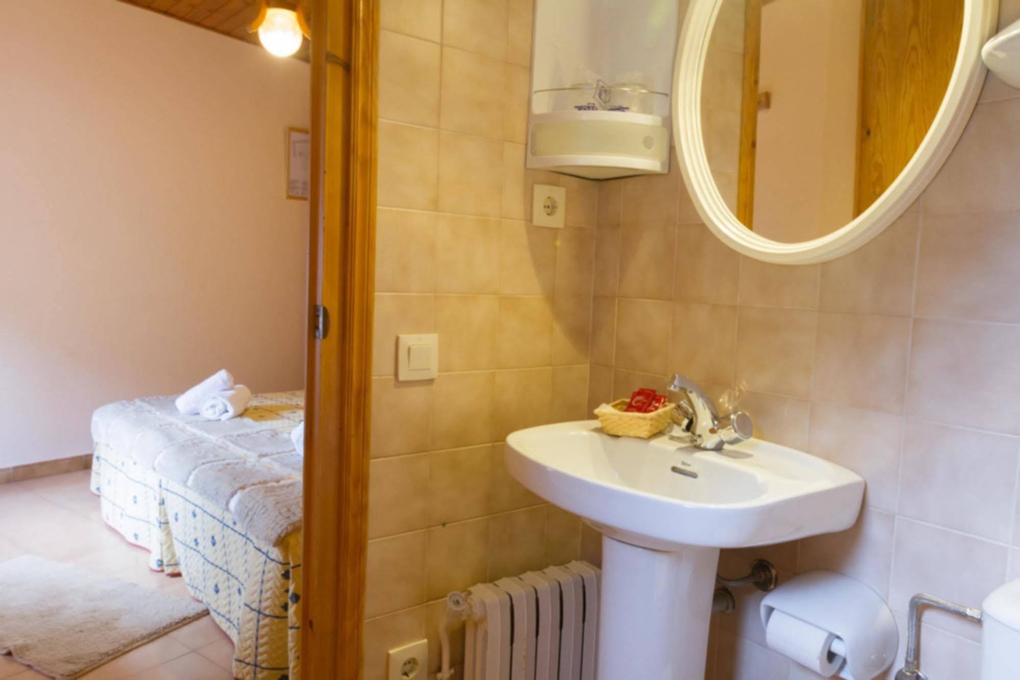Hostal Aiguamog 萨拉尔杜 外观 照片