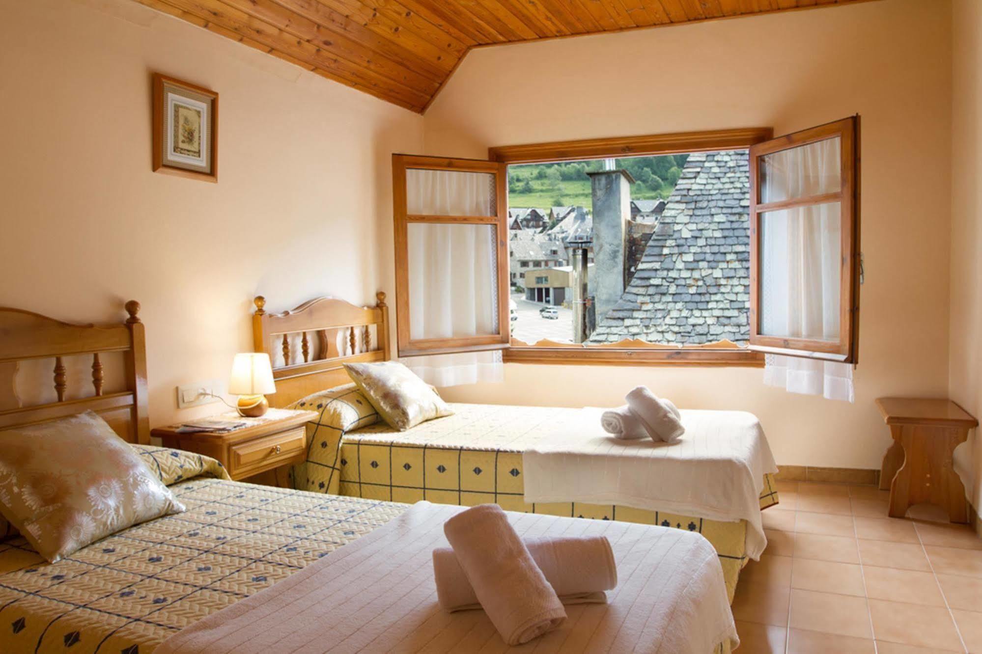 Hostal Aiguamog 萨拉尔杜 外观 照片