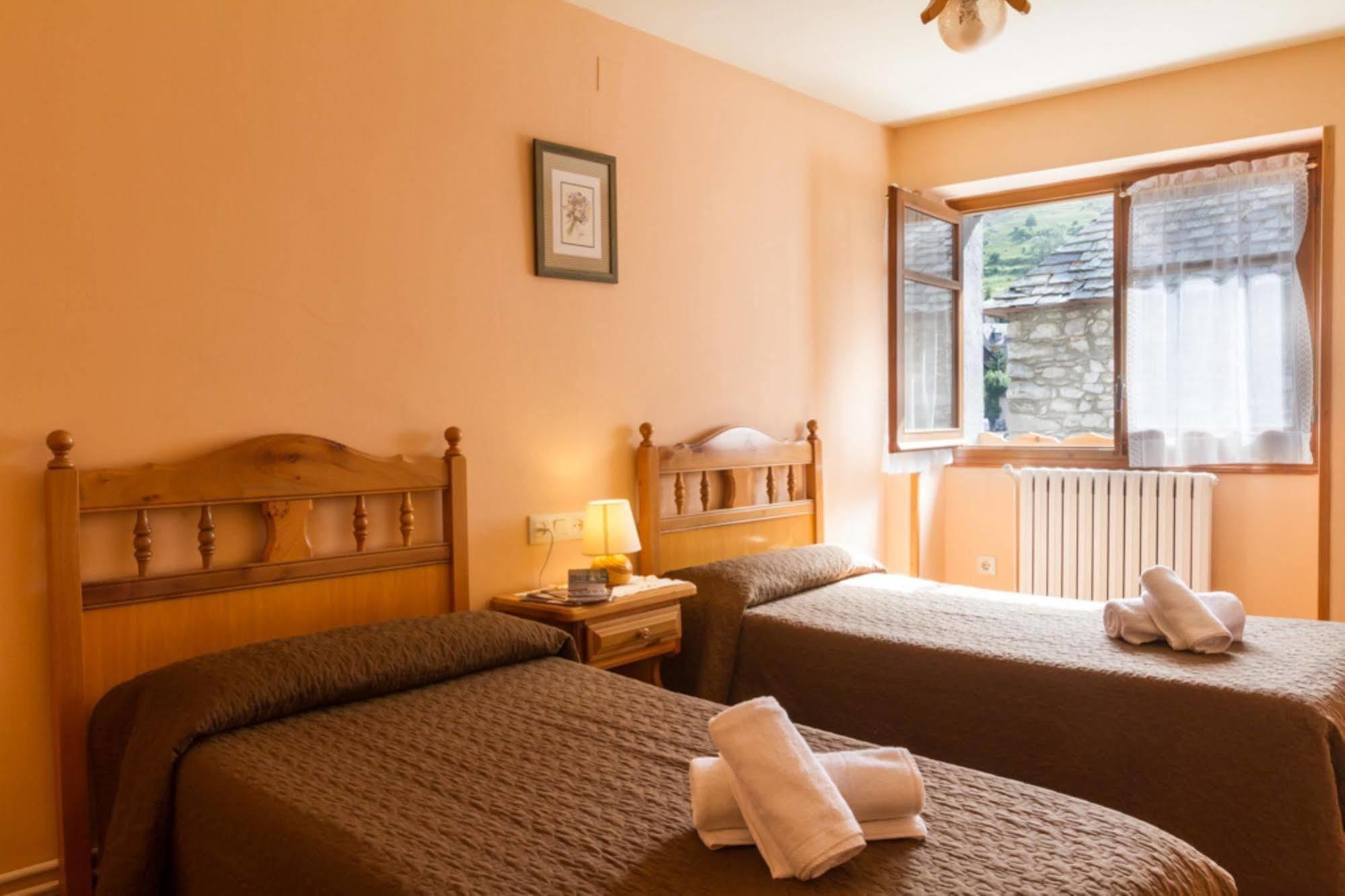 Hostal Aiguamog 萨拉尔杜 外观 照片
