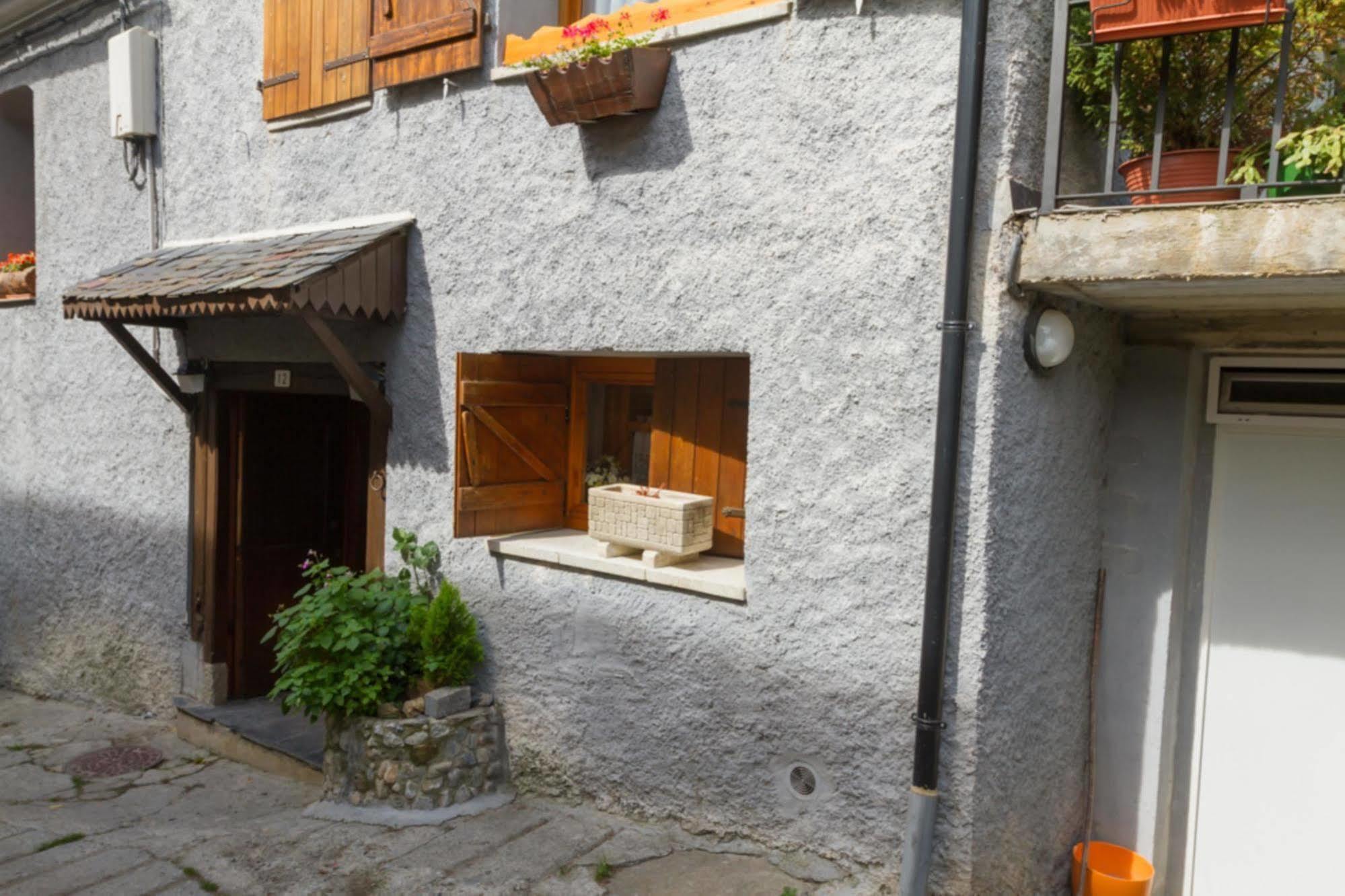 Hostal Aiguamog 萨拉尔杜 外观 照片