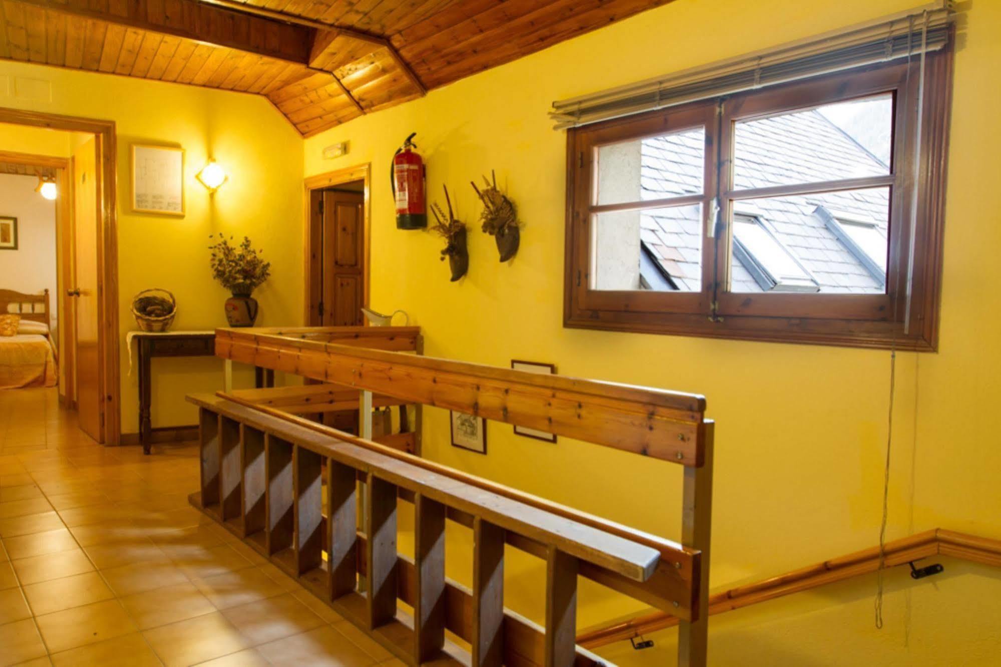 Hostal Aiguamog 萨拉尔杜 外观 照片